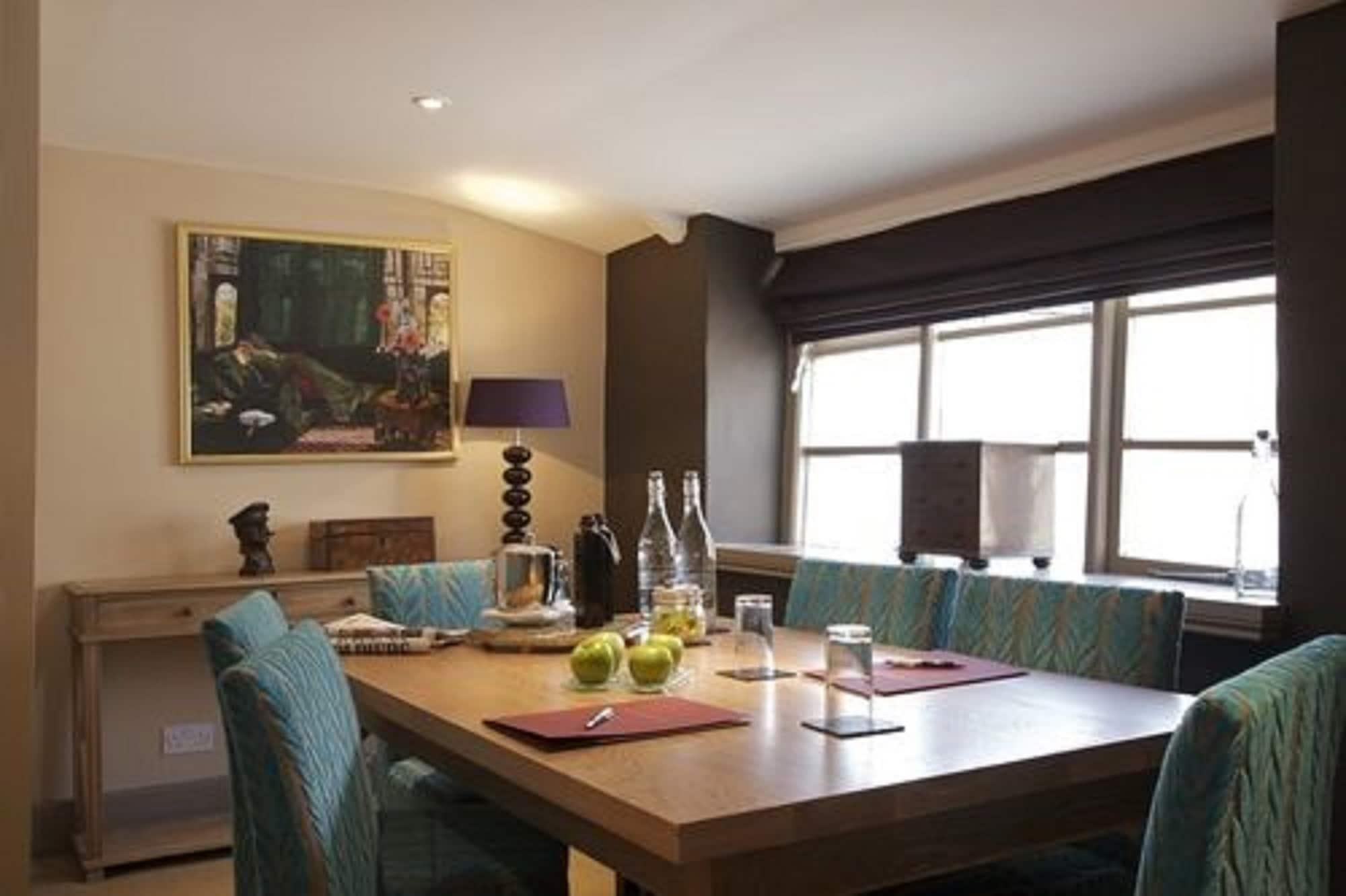The Feathers Hotel 우드스톡 외부 사진